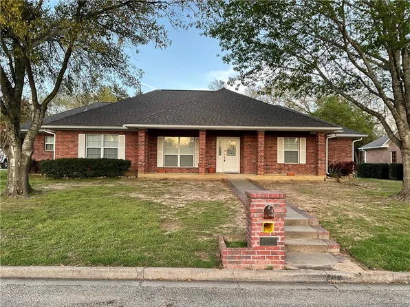 1305 Glenn Alan Dr, Groesbeck, TX 76642