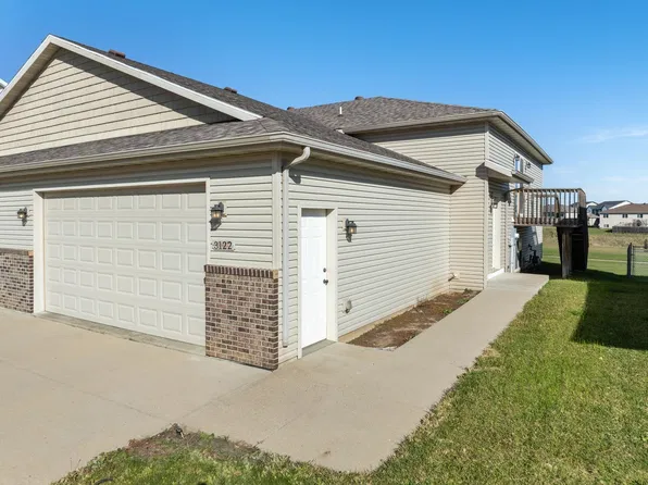 3122 8th St SE, Minot, ND 58703
