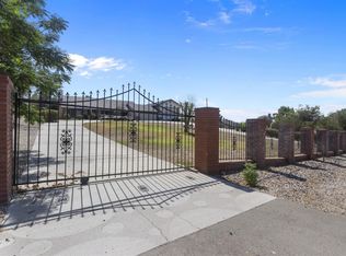 14922 Riverside Dr, Apple Valley, CA 92307