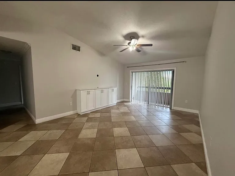 5075 Vineland Rd #201 — Photo 6