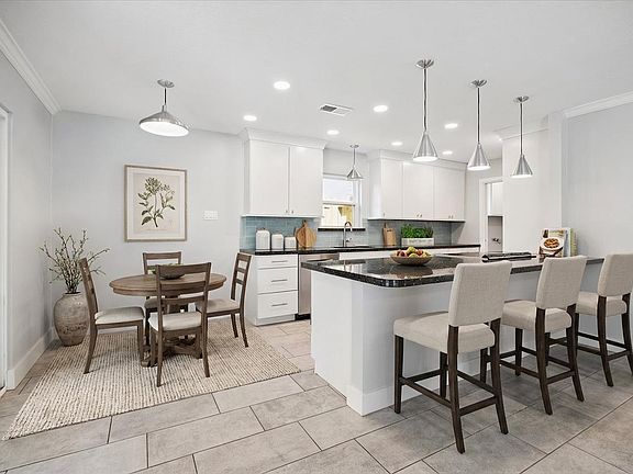 3rd image of 9407 Meadowbriar Ln