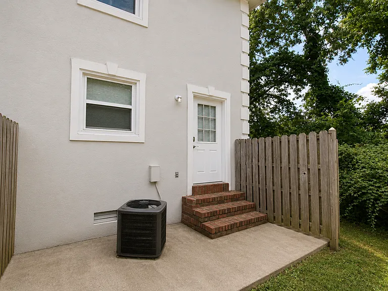 1000 Brown Ave — Photo 13