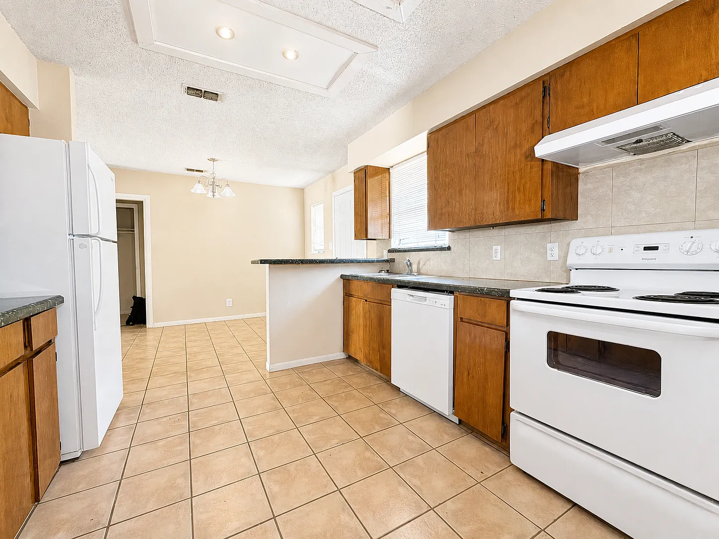 2 bed, 1200 sqft, $950 — Photo 3