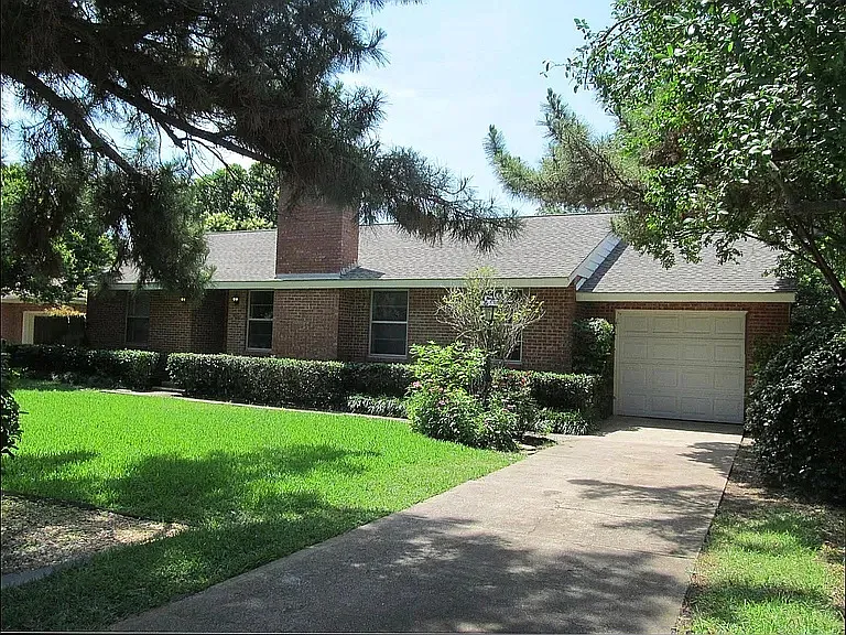 4028 Clover Ln