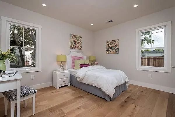 1st image of 143 Oakwood Dr