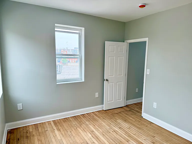 1021 Stiles St — Photo 6