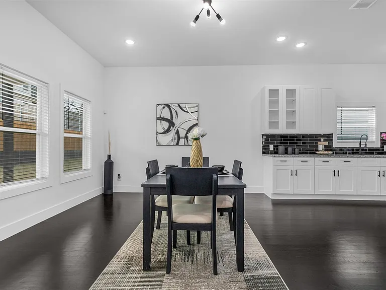 407 Dubois Ave — Photo 28