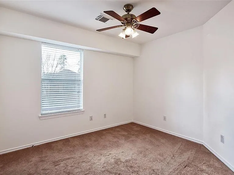 74 Blue Creek Ct — Photo 10