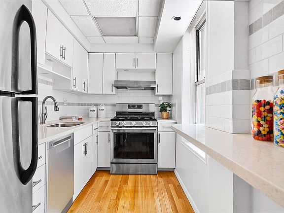 4th image of 302 E 88th St APT 3J