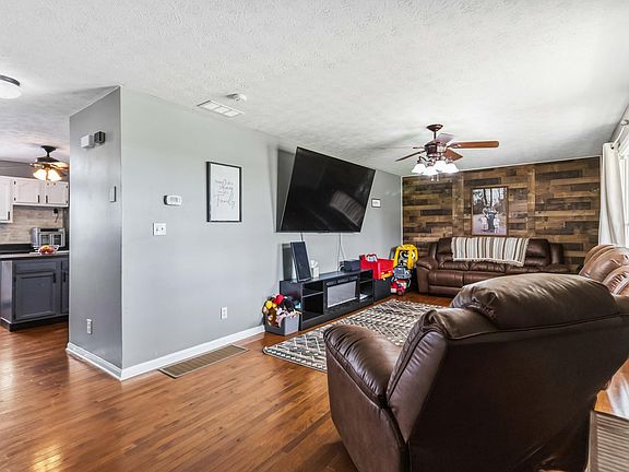5th image of 2229 Brassfield Rd