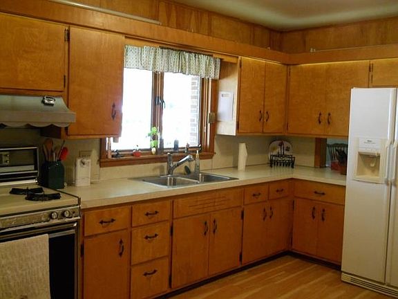5th image of 410 Parkwood Dr