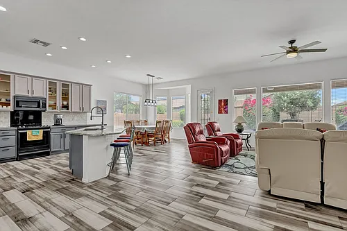 2727 S Drexel Photo 1