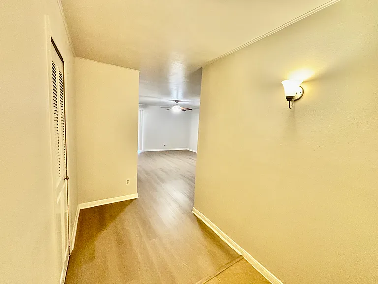 809 Cielo Vista Dr — Photo 2