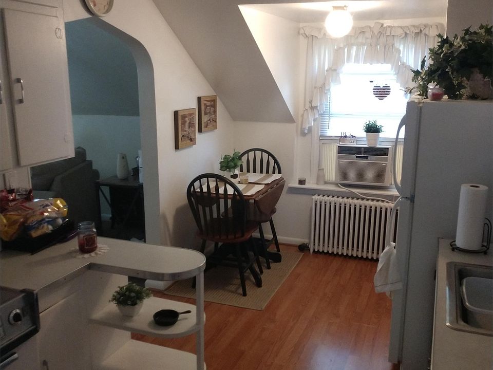 2nd image of 402 W William St APT 3