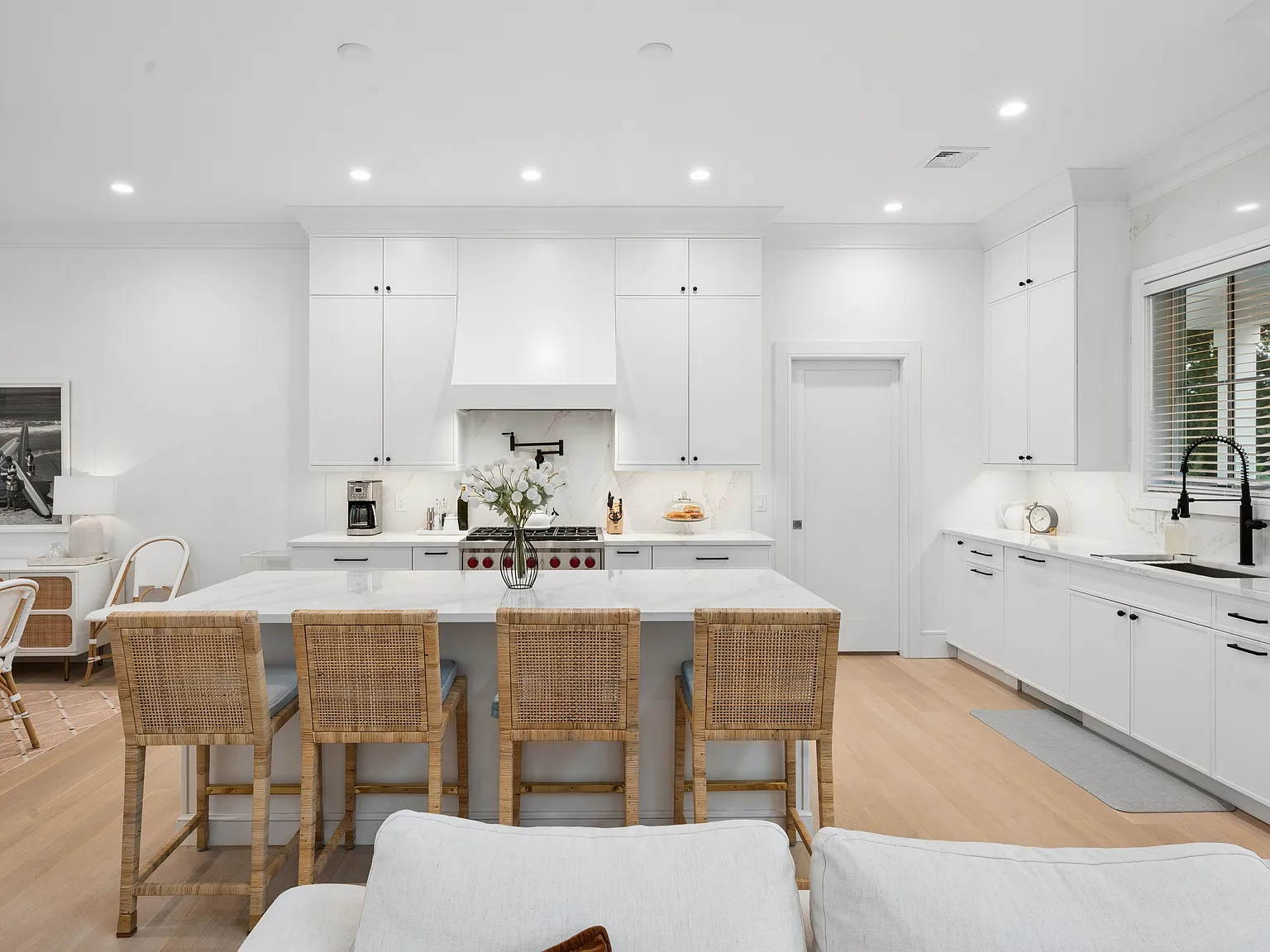 Luxury New Construction Summer Rental in Westhampton Beach — Photo 3