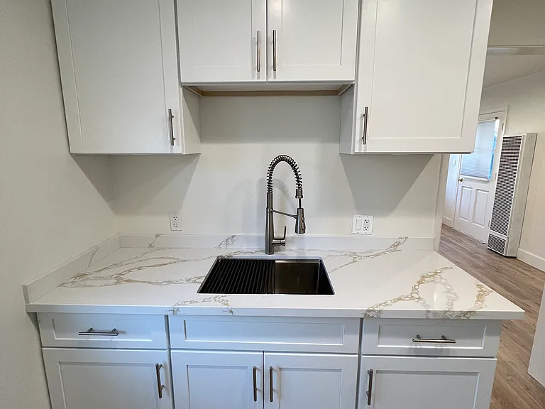 11662 Chandler Blvd — Photo 8