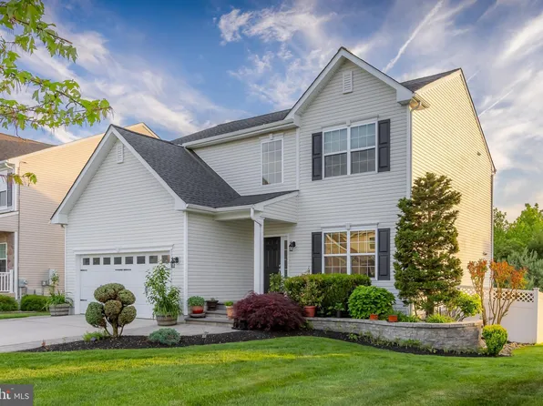 513 Defrancesco Cir, Glassboro, NJ 08028