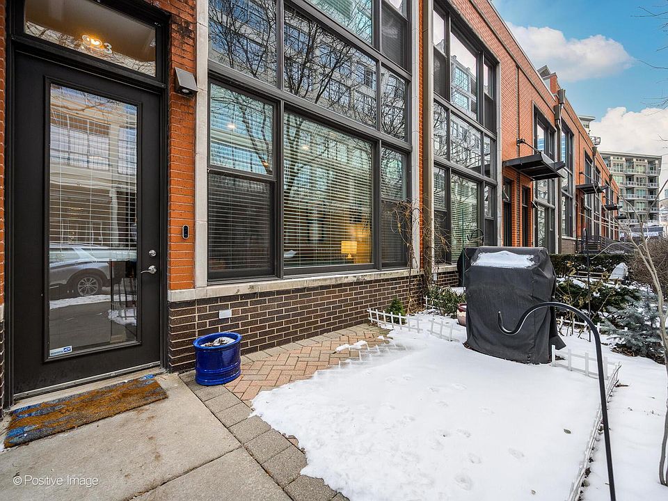 1st image of 923 N Kingsbury St #923