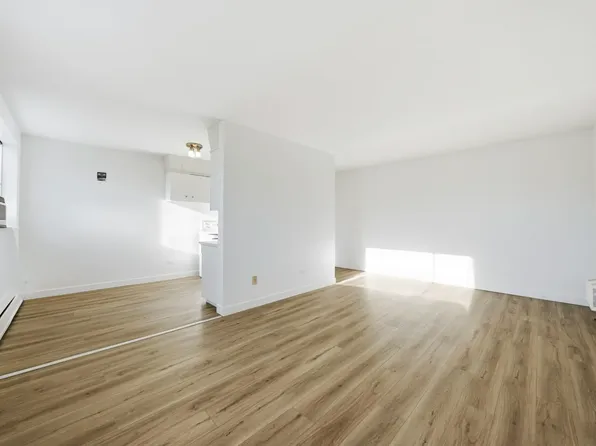 2220 Robinson St #21, Regina, SK S4T 2P9