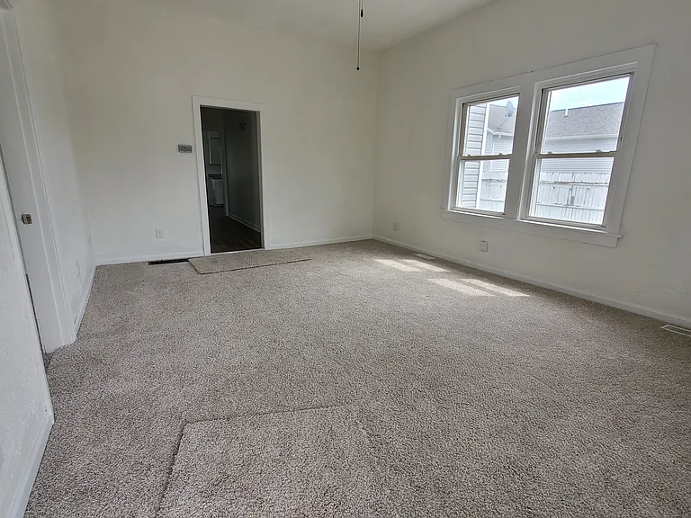 812 S West St — Photo 2