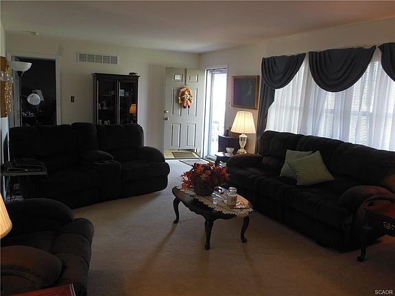 4th image of 8 Meadow Run