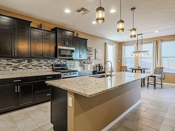 3rd image of 26044 W Quail Ave