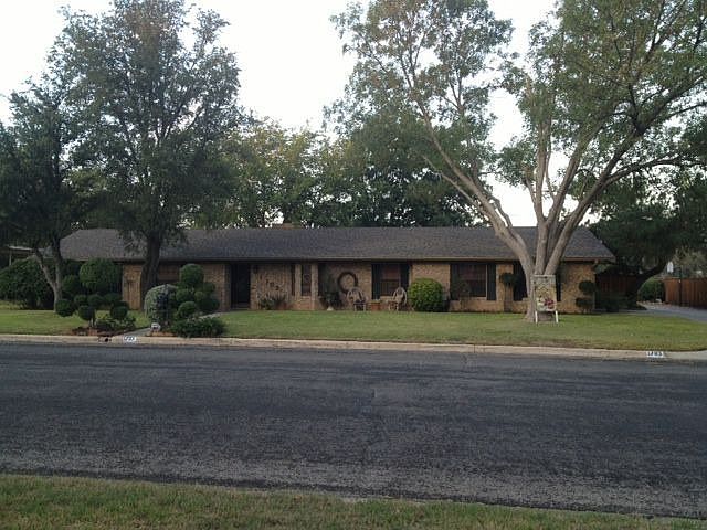 1st image of 1703 Broadmoor Dr