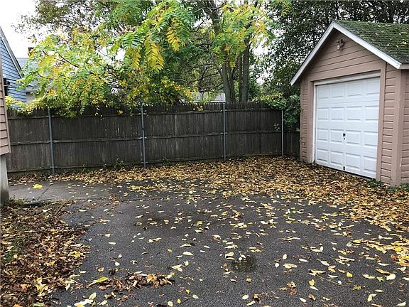 3rd image of 34 Dickinson Ave