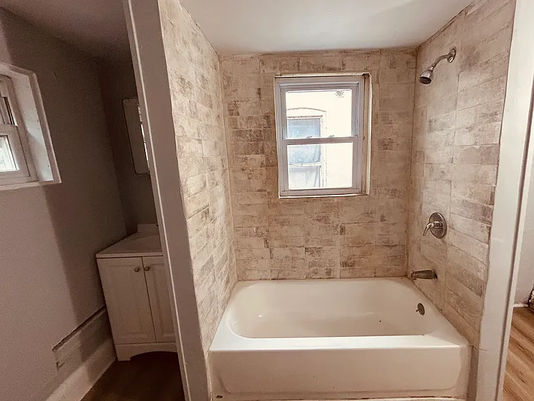 214 N Hall St — Photo 9