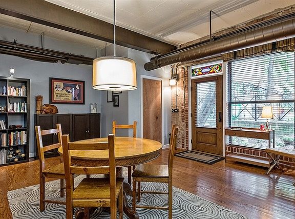 3rd image of 4745 N Ravenswood Ave APT 100
