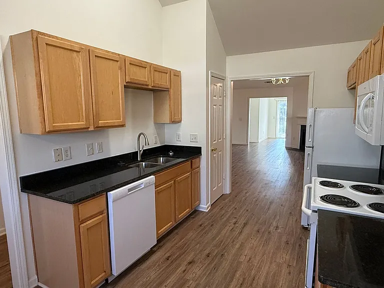 6319 Elliott Dr — Photo 5