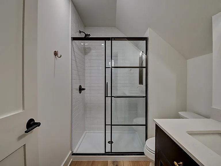 1220 E 9th St — Photo 21
