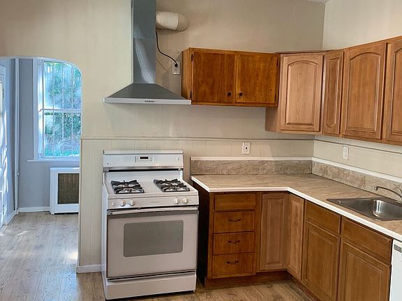 5th image of 1014 W Ontario St