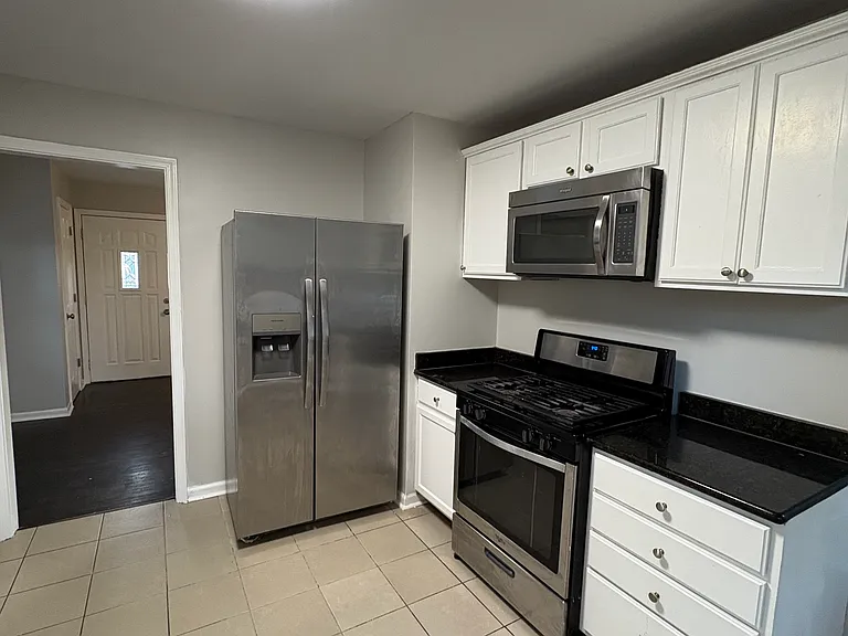 51 S Seymour Ave — Photo 4