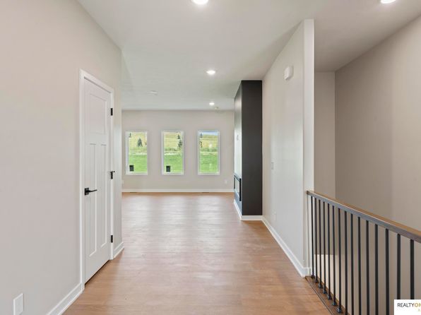 21218 Camden Ave, Elkhorn, NE 68022 view 2