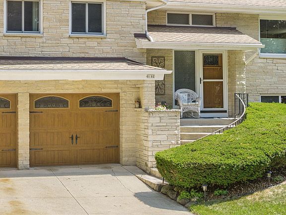 3rd image of 818 Badger LANE E E