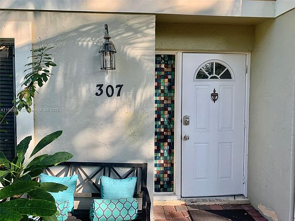 3rd image of 307 SW 11th Ct #1-2