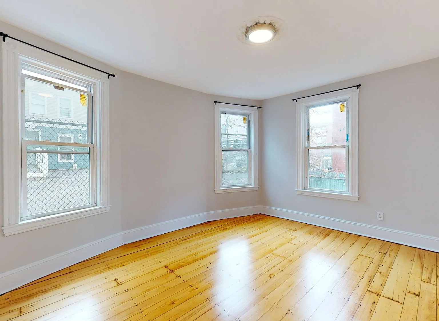 5 bed, 1500 sqft, $3,700 — Photo 3