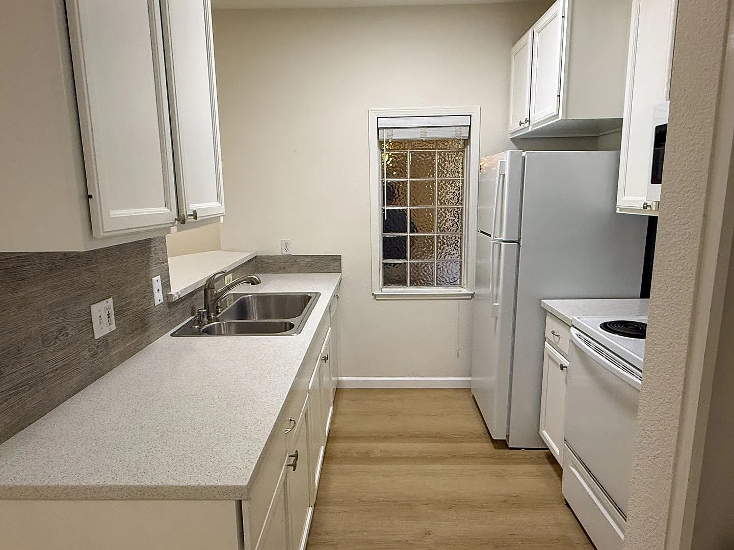 Sharp 1 Bedroom 1 Bath Condo in the Desirable Parc Crossings Community of Mountain View — Photo 3