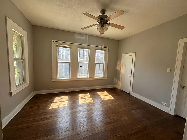 942 Bailey Ave — Photo 16