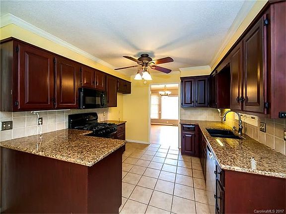 4th image of 1826 Shorewood Dr