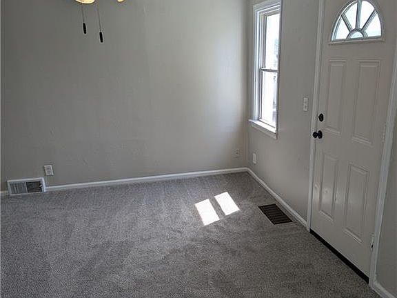 3rd image of 3115 S 34th St