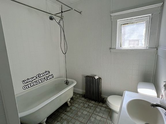 5th image of 3656 E 63rd St #1