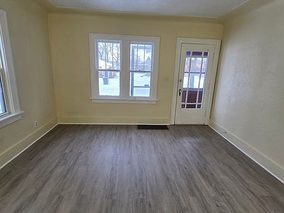 4th image of 1938 Clinton St APT 1