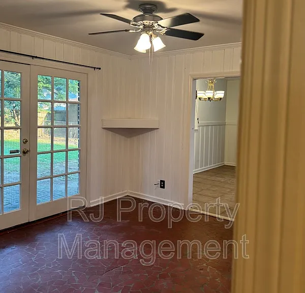 1619 Dorset Dr — Photo 6