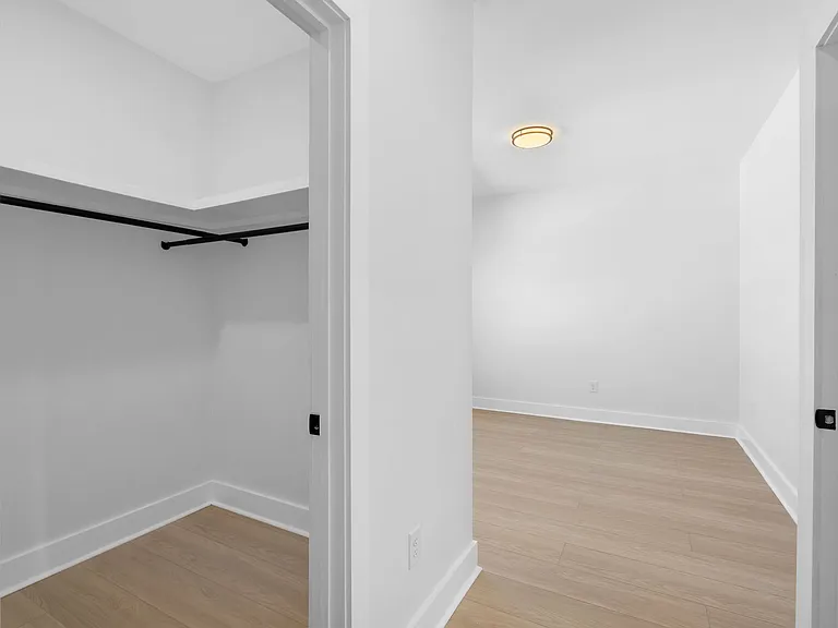 930 Glass St — Photo 23