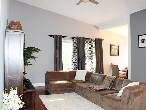 2nd image of 50 Laurie Meadows Dr APT 4