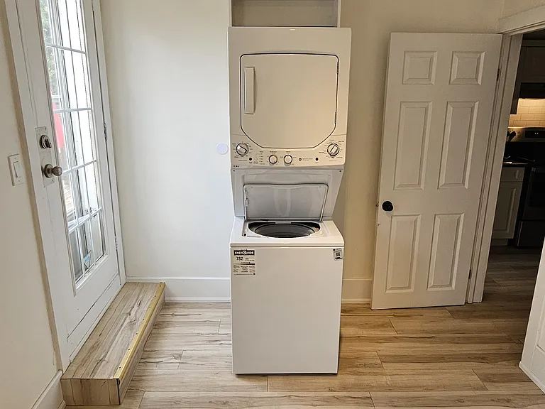 17 Bowes Ave #2 — Photo 16
