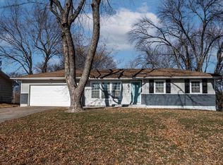509 NW Lakeview Rd, Blue Springs, MO 64014