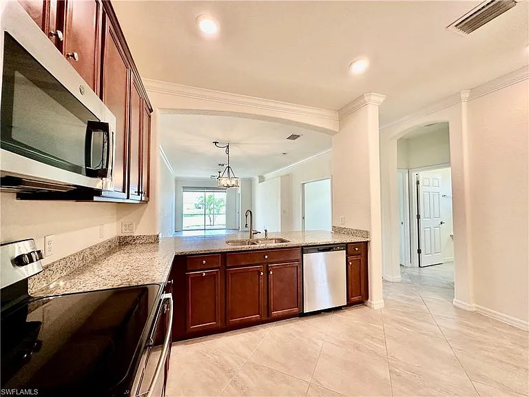 1823 Alameda Dr — Photo 5